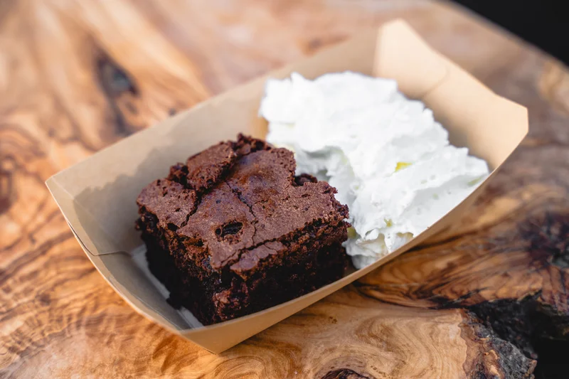 Házi készítésű brownie tejszínhabbal 1 Házi készítésű brownie tejszínhabbal